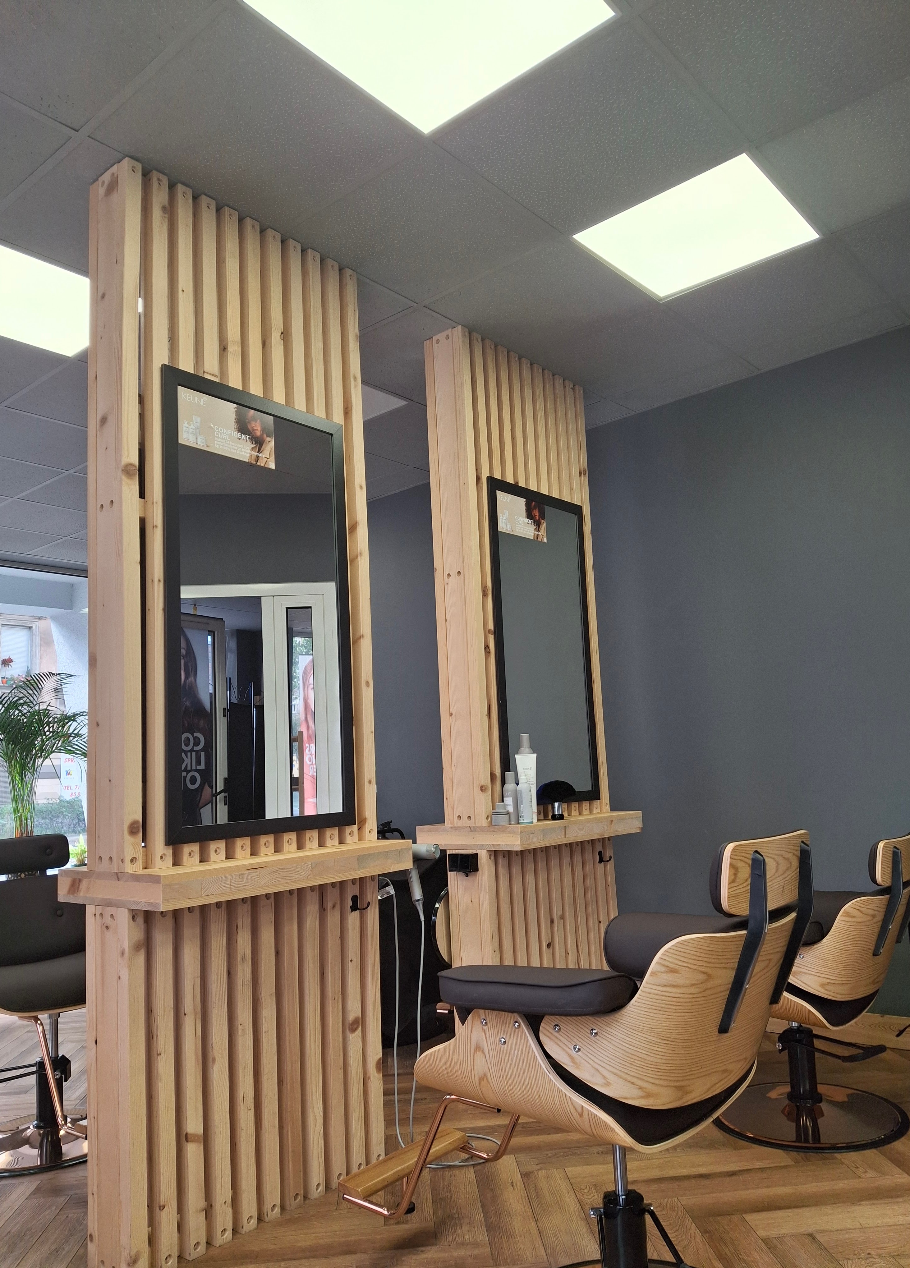 Jasne wnętrze salonu Hair by Piojda we Wrocławiu